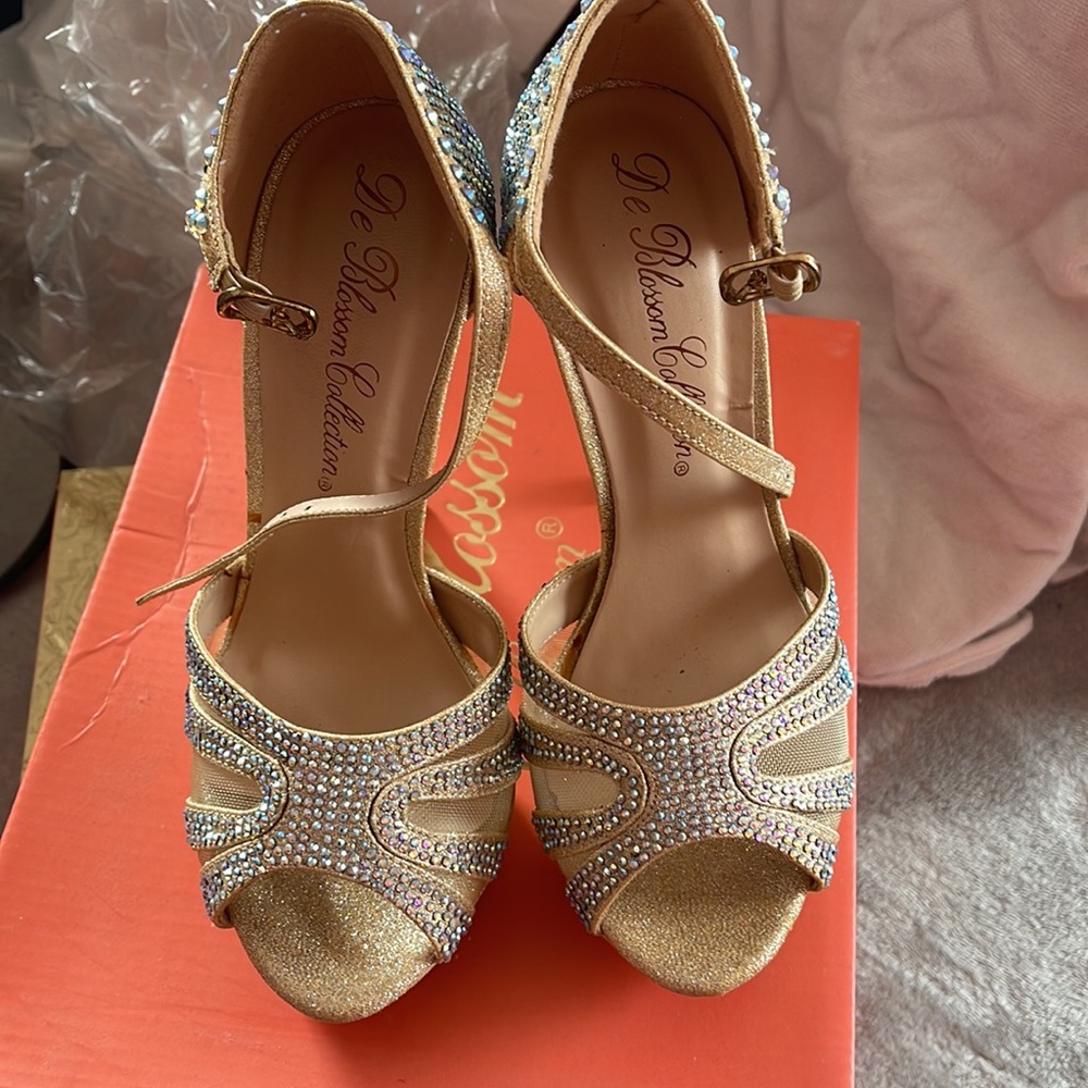 Heels - Picture 2 of 3